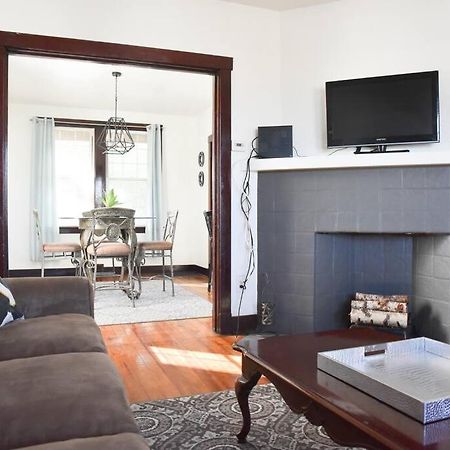 Beautiful 3 Bedroom Home Cozy Front And Back Porch Munhall Exterior foto