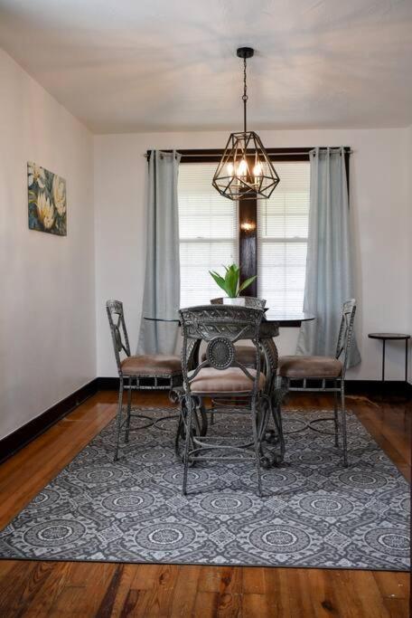 Beautiful 3 Bedroom Home Cozy Front And Back Porch Munhall Exterior foto