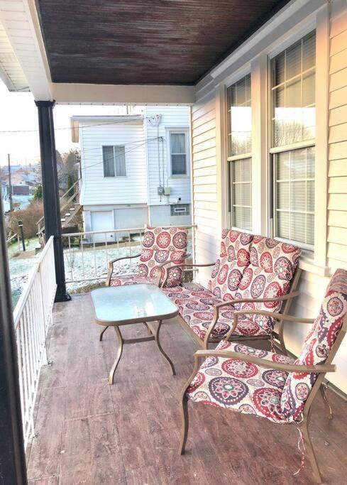 Beautiful 3 Bedroom Home Cozy Front And Back Porch Munhall Exterior foto