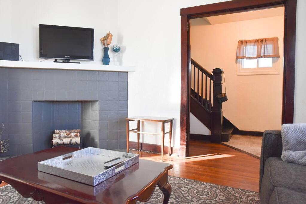 Beautiful 3 Bedroom Home Cozy Front And Back Porch Munhall Exterior foto