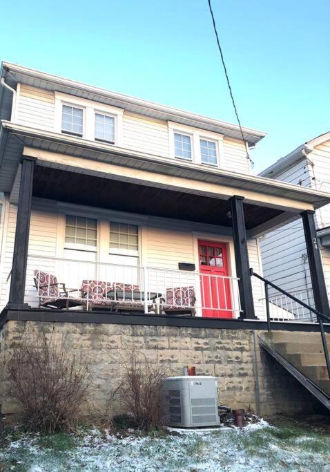 Beautiful 3 Bedroom Home Cozy Front And Back Porch Munhall Exterior foto
