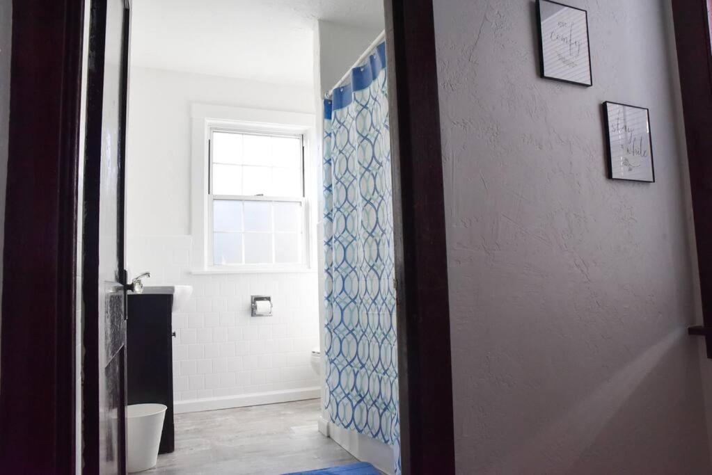 Beautiful 3 Bedroom Home Cozy Front And Back Porch Munhall Exterior foto