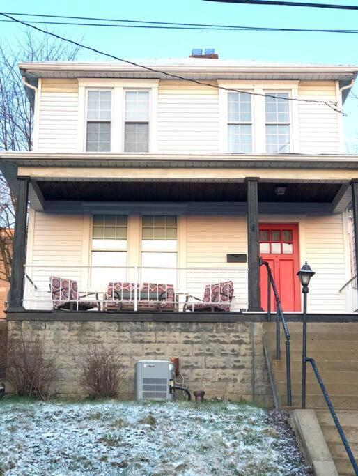 Beautiful 3 Bedroom Home Cozy Front And Back Porch Munhall Exterior foto