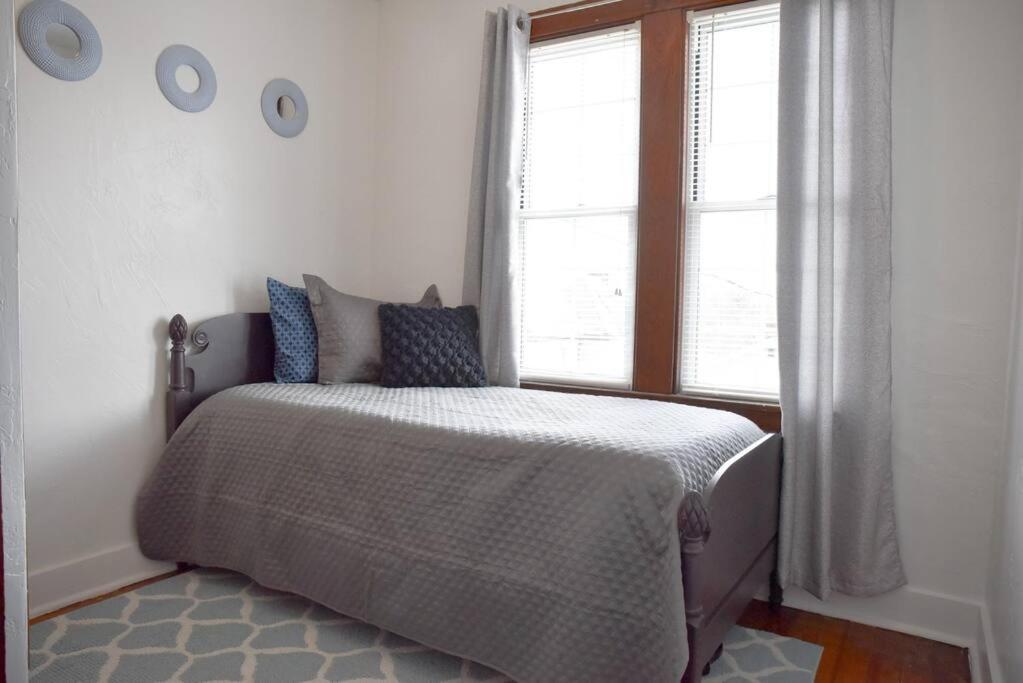 Beautiful 3 Bedroom Home Cozy Front And Back Porch Munhall Exterior foto